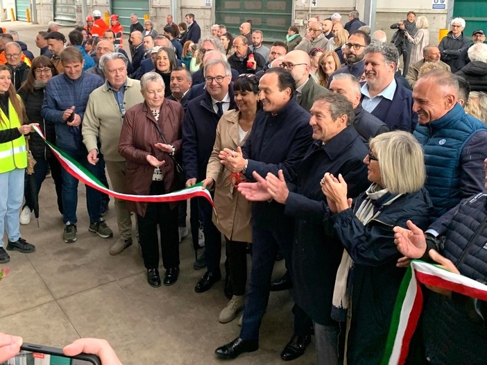 Il taglio del nastro dell'impianto realizzato dall'Azienda Cuneese Smaltimento Rifiuti Spa
