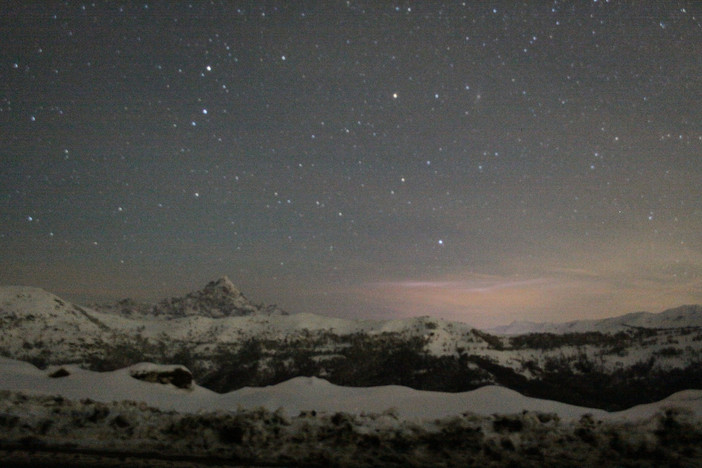 L'aurora boreale ad un passo dal Monviso: la foto scattata da Pian Munè L'aurora boreale ad un passo dal Monviso: la foto scattata da Pian Munè