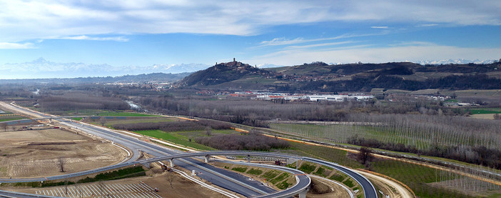 Asti-Cuneo, dal 1° giugno si circolerà su entrambe le carreggiate nel tratto tra Roddi e Verduno
