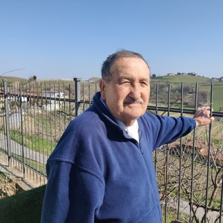 Aldo Batti, il cantore del Roero: “Assomiglio alla mia terra: siamo gente che lavora tanto, ma sa anche far festa”