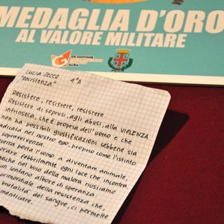 Dagli allievi del Pinot Gallizio manifesti e scritti d’autore per ricordare &quot;i ventitré giorni della città di Alba&quot;