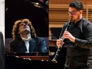 I musicisti Antonio Tinelli, Giuliano Mazzoccante, Alessio Chiulli con la pittrice Elisa Filomena I musicisti Antonio Tinelli, Giuliano Mazzoccante, Alessio Chiulli con la pittrice Elisa Filomena