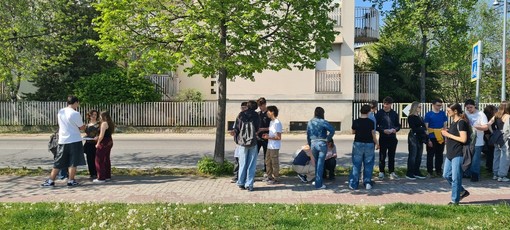 “Troppo traffico davanti alle scuole”: gli studenti di Alba immaginano una città più verde e sicura