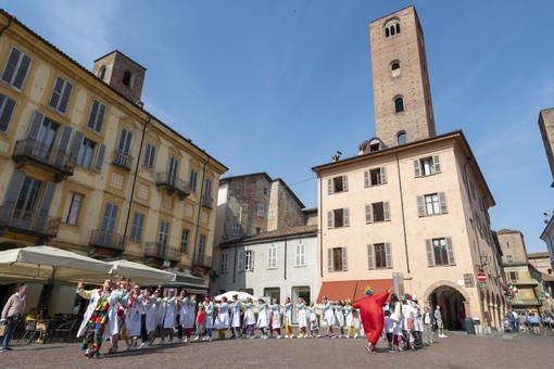 Alba festeggia i 20 anni dei Clown de L’Arcobaleno VIP: il sorriso diventa protagonista Alba festeggia i 20 anni dei Clown de L’Arcobaleno VIP: il sorriso diventa protagonista