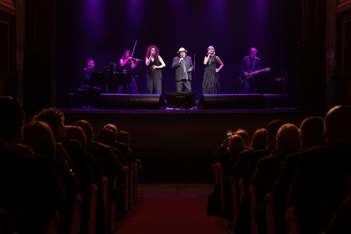 Confindustria Cuneo tira le somme del 2025 accompagnata dalle emozioni senza tempo di Al Bano