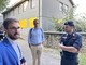 Un'immagine del luglio 2024: il sindaco Alberto Gatto, l'assessore Davide Tibaldi e il comandante della Compagnia Carabinieri, capitano Giuseppe Santoro, presso il residence della stazione ferroviaria appena sgomberato