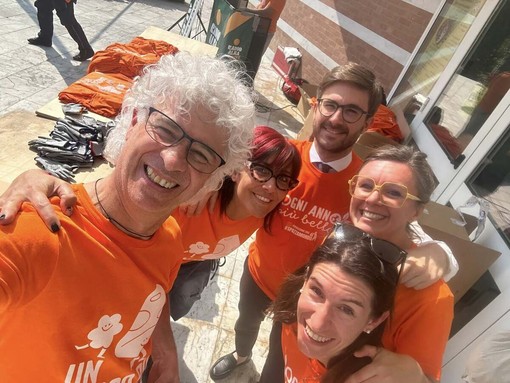 Successo ad Alba per la sesta edizione di Spazzamondo: 450 volontari e 175 kg di rifiuti raccolti Successo ad Alba per la sesta edizione di Spazzamondo: 450 volontari e 175 kg di rifiuti raccolti