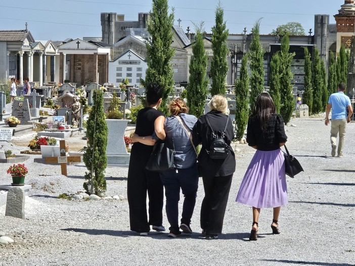 Due anni senza Anisa, il ricordo dei genitori: "Tu vivi in ogni nostro sguardo" Due anni senza Anisa, il ricordo dei genitori: "Tu vivi in ogni nostro sguardo"