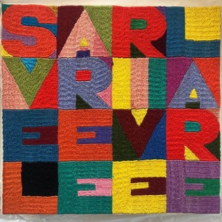L'arazzo di Alighiero Boetti dal titolo "Svelare e rivelare", tra le opere in mostra