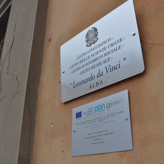 L'ingresso del Liceo &quot;Da Vinci&quot; di Alba, in piazza San Francesco d'Assisi