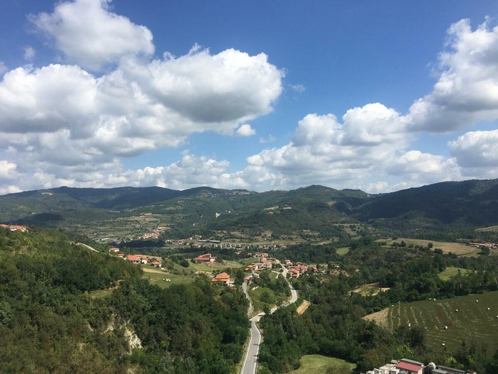 Lo splendido panorama dell'Alta Langa Lo splendido panorama dell'Alta Langa