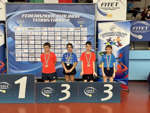 TENNISTAVOLO / Le cuneesi Cosentino e Aglì sul terzo gradino del podio ai campionati nazionali nella categoria under 11