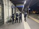 La Polizia Locale di Bra durante un controllo di routine in stazione La Polizia Locale di Bra durante un controllo di routine in stazione
