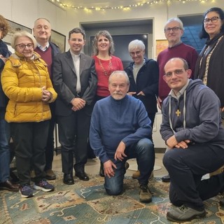In foto don Marco Panero con gli amici del Caffè letterario di Albedo In foto don Marco Panero con gli amici del Caffè letterario di Albedo