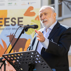 Carlo Petrini, aveva 76 anni