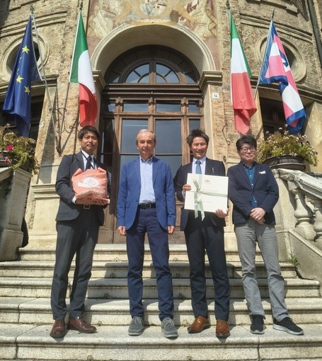 La delegazione giapponese con il sindaco Fogliato La delegazione giapponese con il sindaco Fogliato