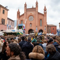 Alba si prepara al Baccanale dei Borghi: due giorni tra sapori, costumi medievali e giochi antichi Alba si prepara al Baccanale dei Borghi: due giorni tra sapori, costumi medievali e giochi antichi