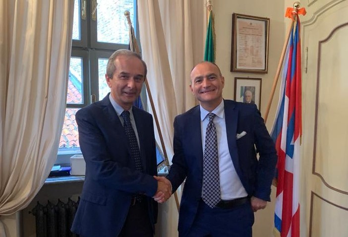 Il saluto del sindaco di Bra al Questore Carmine Rocco Grassi Il saluto del sindaco di Bra al Questore Carmine Rocco Grassi