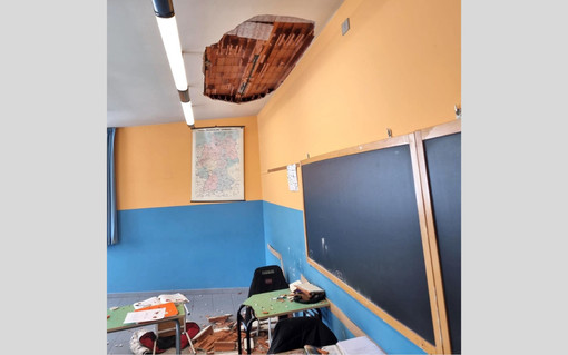 Crollo al liceo Giolitti-Gandino di Bra: chiuse per sicurezze cinque aule, dimesso lo studente ferito