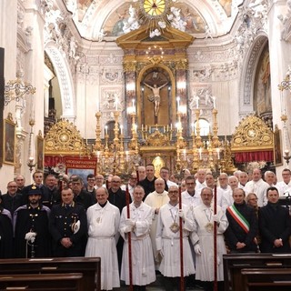 In foto il gruppo dei Battuti Bianchi alla fine della celebrazione