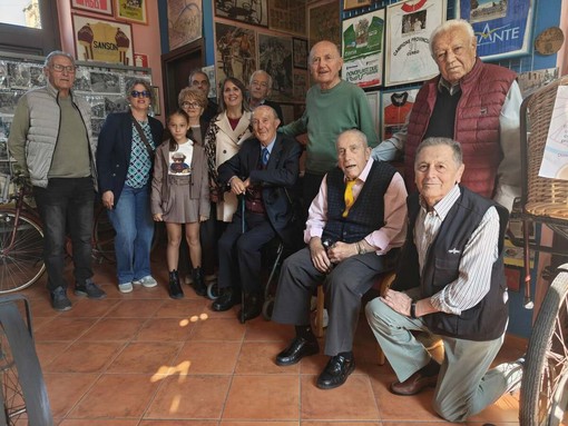 Bra, grande festa per l'associazione Museo della bicicletta presieduta da Luciano Cravero