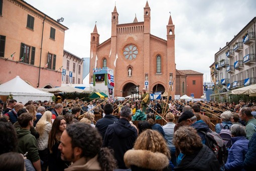 Alba si prepara al Baccanale dei Borghi: due giorni tra sapori, costumi medievali e giochi antichi Alba si prepara al Baccanale dei Borghi: due giorni tra sapori, costumi medievali e giochi antichi