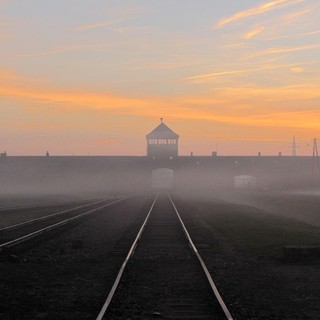 Giornata della Memoria, commemorazioni e illuminazione dedicata del Palazzo Comunale Giornata della Memoria, commemorazioni e illuminazione dedicata del Palazzo Comunale