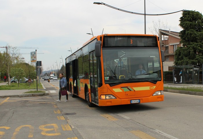 Alba: autobus straordinari per i cimiteri di via Ognissanti e Mussotto