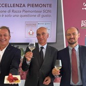 Da sinistra l'assessore regionale Bongioanni con Guido Groppo e Alessandro Filippa, rispettivamente presidente e direttore Coalvi Da sinistra l'assessore regionale Bongioanni con Guido Groppo e Alessandro Filippa, rispettivamente presidente e direttore Coalvi