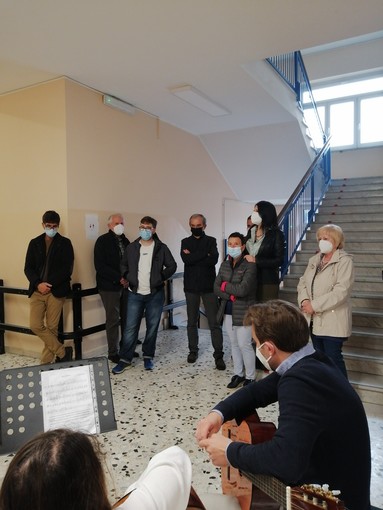 Bra, intitolata al professor Antonio Coraglia l’aula di musica della Scuola Media “Dalla Chiesa” (FOTO)