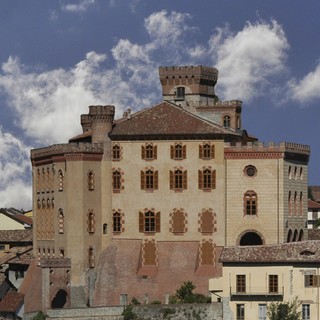 Il Castello di Barolo nella foto di Pierangelo Vacchetto Il Castello di Barolo nella foto di Pierangelo Vacchetto