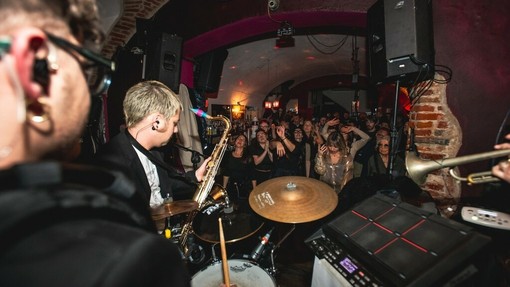 Un concerto nell'Arena del Caffè Boglione di Bra (Facebook)