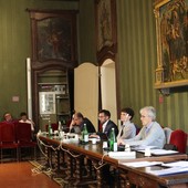 Alba, slitta il piano economico-finanziario della tassa rifiuti: confronto in aula sui ritardi