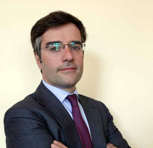 Paolo Bertolino è nato a Torino l’11 novembre 1972. Laureato in Giurisprudenza nel 1998, è avvocato. Dall'aprile 2009 è segretario generale di Unioncamere Piemonte