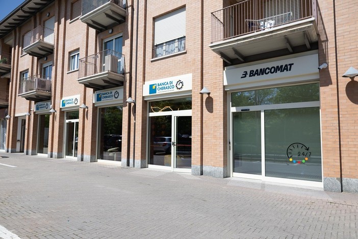 Il nuovo sportello, al civico 28 di via Ognissanti, a poca distanza dallo stabilimento Ferrero