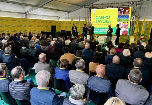 Piazza Coldiretti a Bra: l'agricoltura protagonista nella sfida per il clima Piazza Coldiretti a Bra: l'agricoltura protagonista nella sfida per il clima