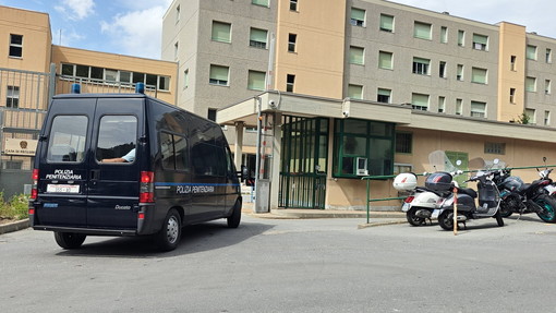 Il carcere di Sanremo, dove i tre indagati sono sottoposti a custodia cautelare Il carcere di Sanremo, dove i tre indagati sono sottoposti a custodia cautelare
