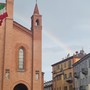 La Cattedrale di Alba con sfondo di arcobaleno