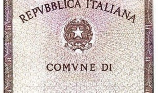 Agosto 2026, stop alla carta d'identità cartacea: aperture straordinarie del Comune di Alba per lo switch all'elettronica