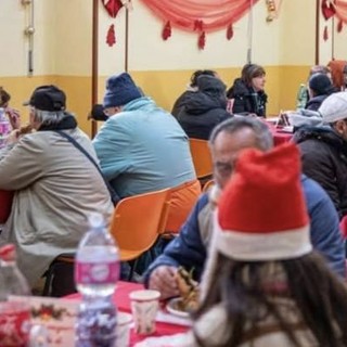 Natale condiviso ad Alba: la Caritas apre la mensa per chi non vuole restare solo