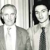 Nella foto di Bruno Muriado Enzo Demaria, confermato sindaco, con un giovanissimo Alberto Cirio, appena nominato suo vice