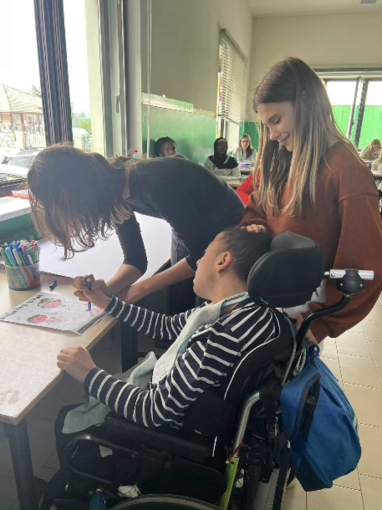 "Ciao Jody, grazie per ogni tuo sorriso e per la luce che hai portato nella nostra scuola"