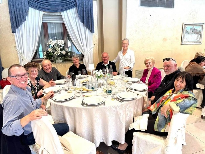 Comino e Turco a tavola con amici per il pranzo dei 70 anni Comino e Turco a tavola con amici per il pranzo dei 70 anni