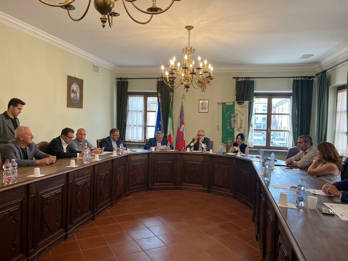 Consiglio provinciale itinerante a Sommariva Perno, ampia partecipazione dei sindaci del Roero Consiglio provinciale itinerante a Sommariva Perno, ampia partecipazione dei sindaci del Roero
