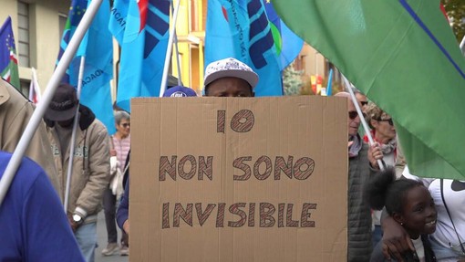 Il corteo contro il caporalato ad Alba, svoltosi sabato 24 ottobre Il corteo contro il caporalato ad Alba, svoltosi sabato 24 ottobre