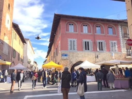 "Cherasco Natura": domenica 8 novembre il mercatino dell’agroalimentare e dell’artigianato di qualità
