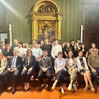 La cerimonia nella sala del Consiglio comunale albese