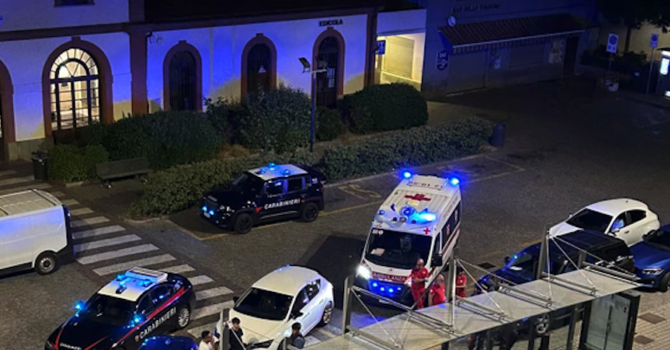 Sui social le voci riguardanti un accoltellamento avvenuto all’interno della discoteca di via Dalla Chiesa: un fatto smentito in modo categorico dal Comando Provinciale dell’Arma Sui social le voci riguardanti un accoltellamento avvenuto all’interno della discoteca di via Dalla Chiesa: un fatto smentito in modo categorico dal Comando Provinciale dell’Arma