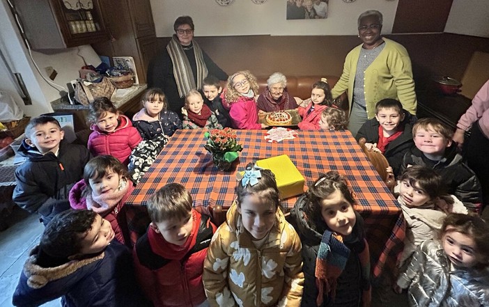 La festa per i 106 anni di nonna Olimpia
