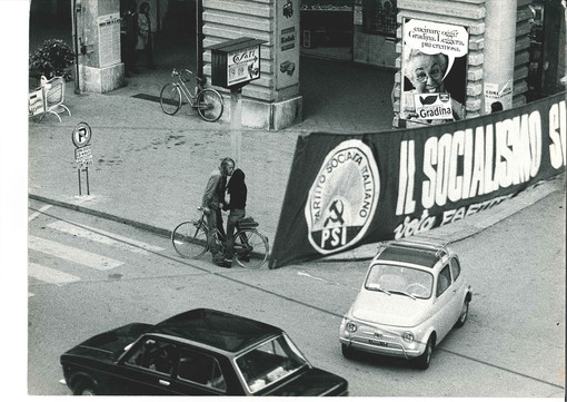 Scorcio di piazza Galimberti a Cuneo nel 1972 (Foto Francesco Moro)